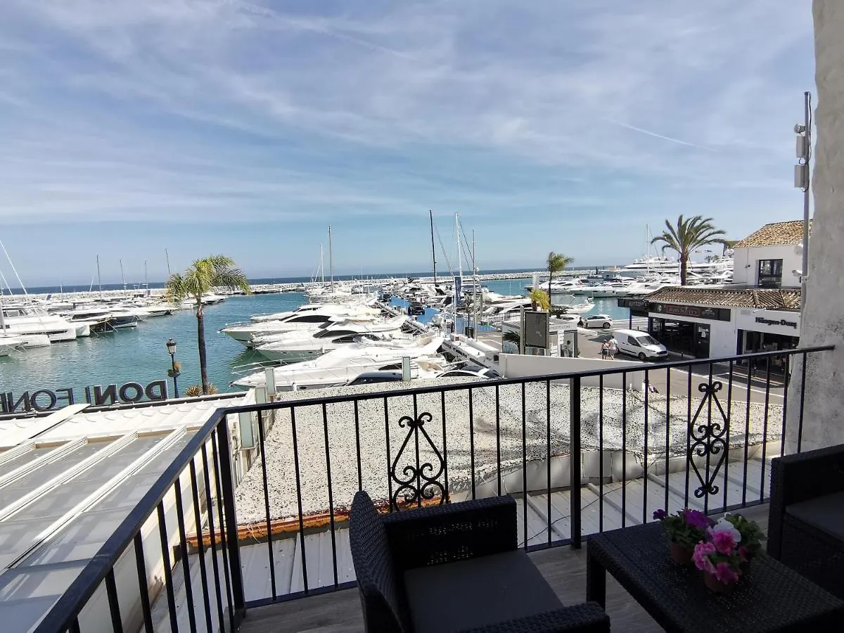 מארבלה Luxury Front Line Apartment In Puerto Banus ספרד