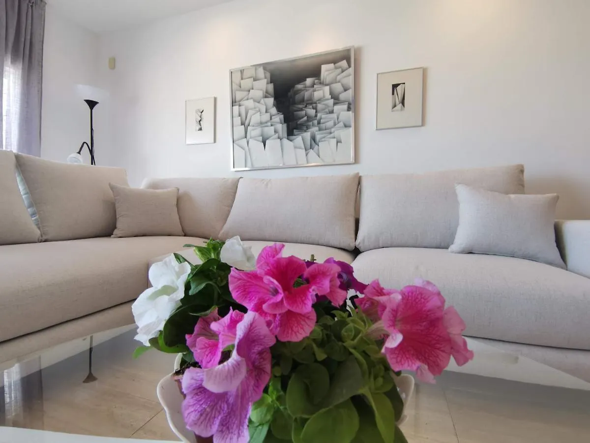 מארבלה Luxury Front Line Apartment In Puerto Banus ספרד